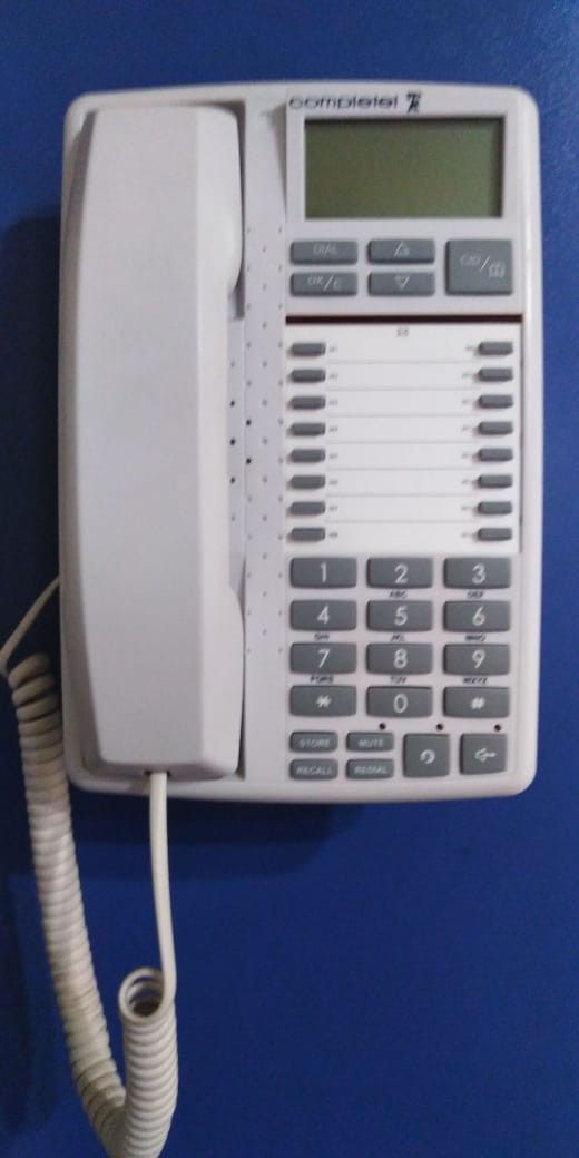TELÉFONO MANOS LIBRES CON PANTALLA COMPLETEL